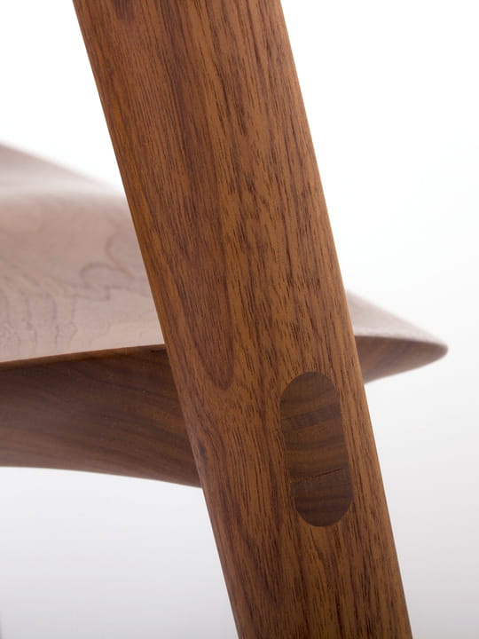 Chaise en bois faite par Inoda + Sveje, nom du meuble : DC09